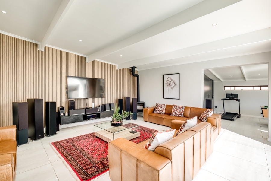 5 Bedroom Property for Sale in Valmary Park Western Cape
